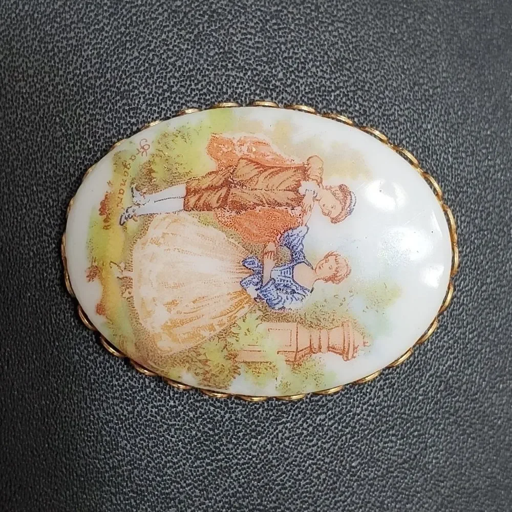 Vintage Fraganard gold tone brooch